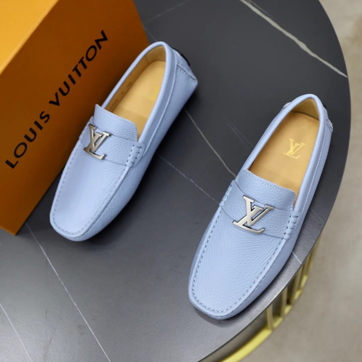Ex-factory price: 480💰【LV】Louis Vuitton ⚠️High-end men’s driving and pedal series ⚠️38-44 (customized for 45) ⚠️All original cowhide leather! Thick and soft! Made entirely of calfskin lining! Rubber sheet anti-slip beanie sole! Three-dimensional package technology! Fashionable and classic! Handicrafts! Original high quality! Feel free to compare!